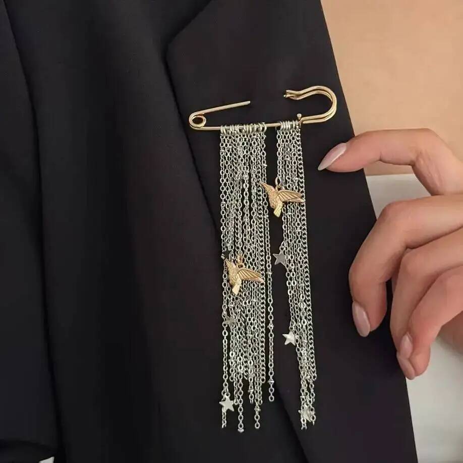 Ingemark Retro Trend Star Shaped Tassel Chain Lapel Pins Accessory Elegant Suit Shirt Collar Metal Broochs 2026 New Jewelry Gift
Ingemark Retro Trend Star Shaped Tassel Chain Lapel Pins Accessory Elegant Suit Shirt Collar Metal Broochs 2026 New Jewelry Gift