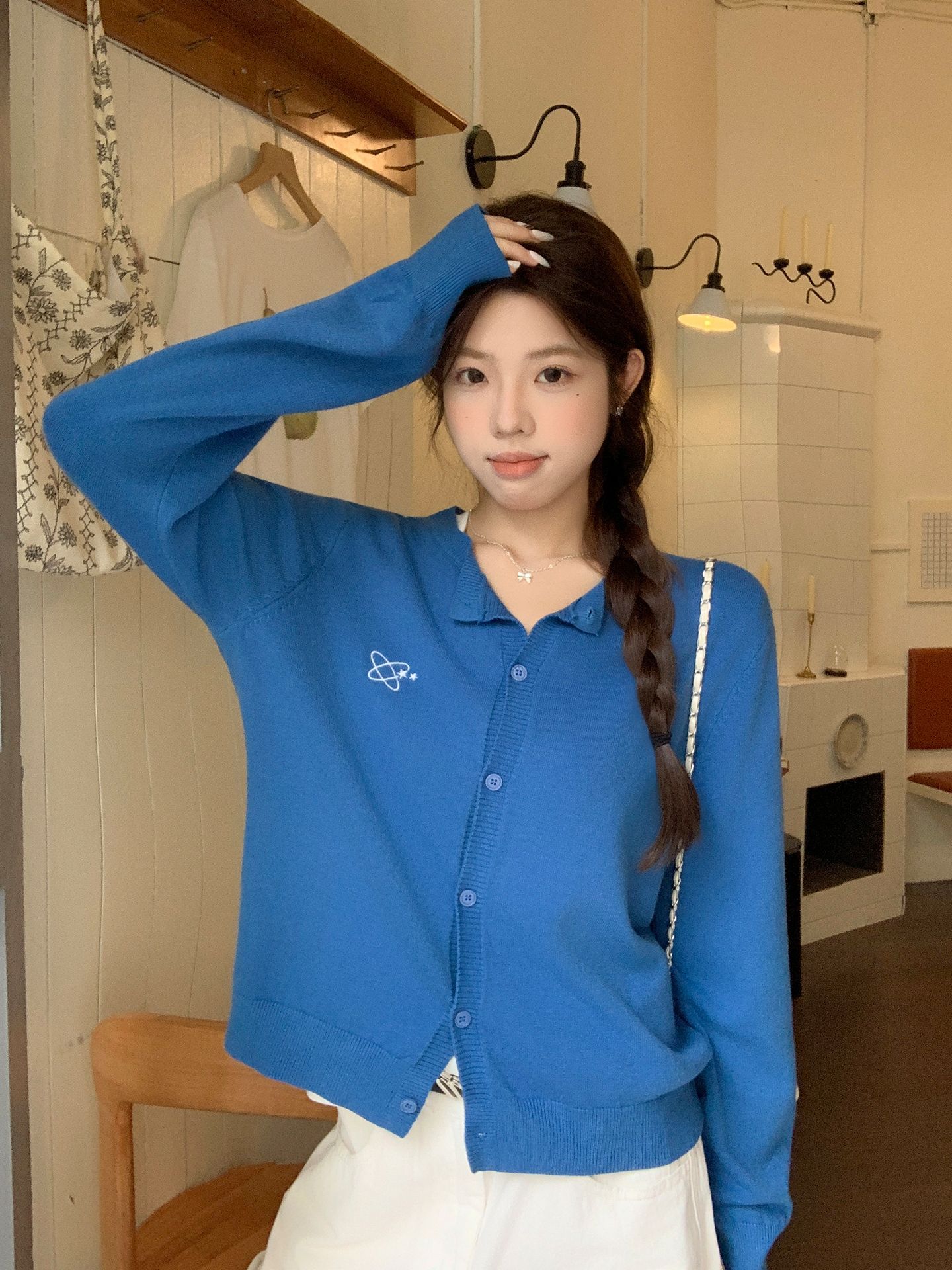 Early autumn versatile crew neck single-breasted embroidered long-sleeved knitted cardigan solid color sweater loose lazy jacket women One size fits all синий
Early autumn versatile crew neck single-breasted embroidered long-sleeved knitted cardigan solid color sweater loose lazy jacket women One size fits all синий