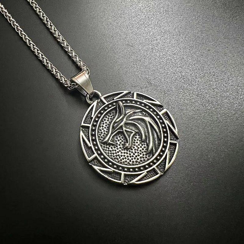 Высокое качество воина викинга, щит с топором, кулон из титановой стали для мужчин, ожерелье из нержавеющей стали, серебряные уличные украшения в стиле хип-хоп
Высокое качество воина викинга, щит с топором, кулон из титановой стали для мужчин, ожерелье из нержавеющей стали, серебряные уличные украшения в стиле хип-хоп