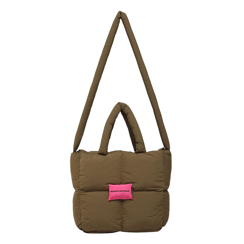 The Down Bag Is Soft and The Checkered Handbag Is Fashionable and Lightweight 28*26*10 коричневий
The Down Bag Is Soft and The Checkered Handbag Is Fashionable and Lightweight 28*26*10 коричневий