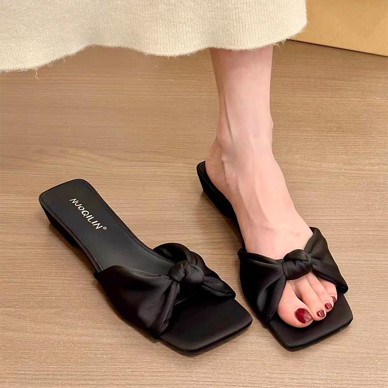 One-word slippers women s shoes wear summer thick heels cool slippers with skirts open-toed square head high-heeled sandals women s models 40 чорний
One-word slippers women s shoes wear summer thick heels cool slippers with skirts open-toed square head high-heeled sandals women s models 40 чорний