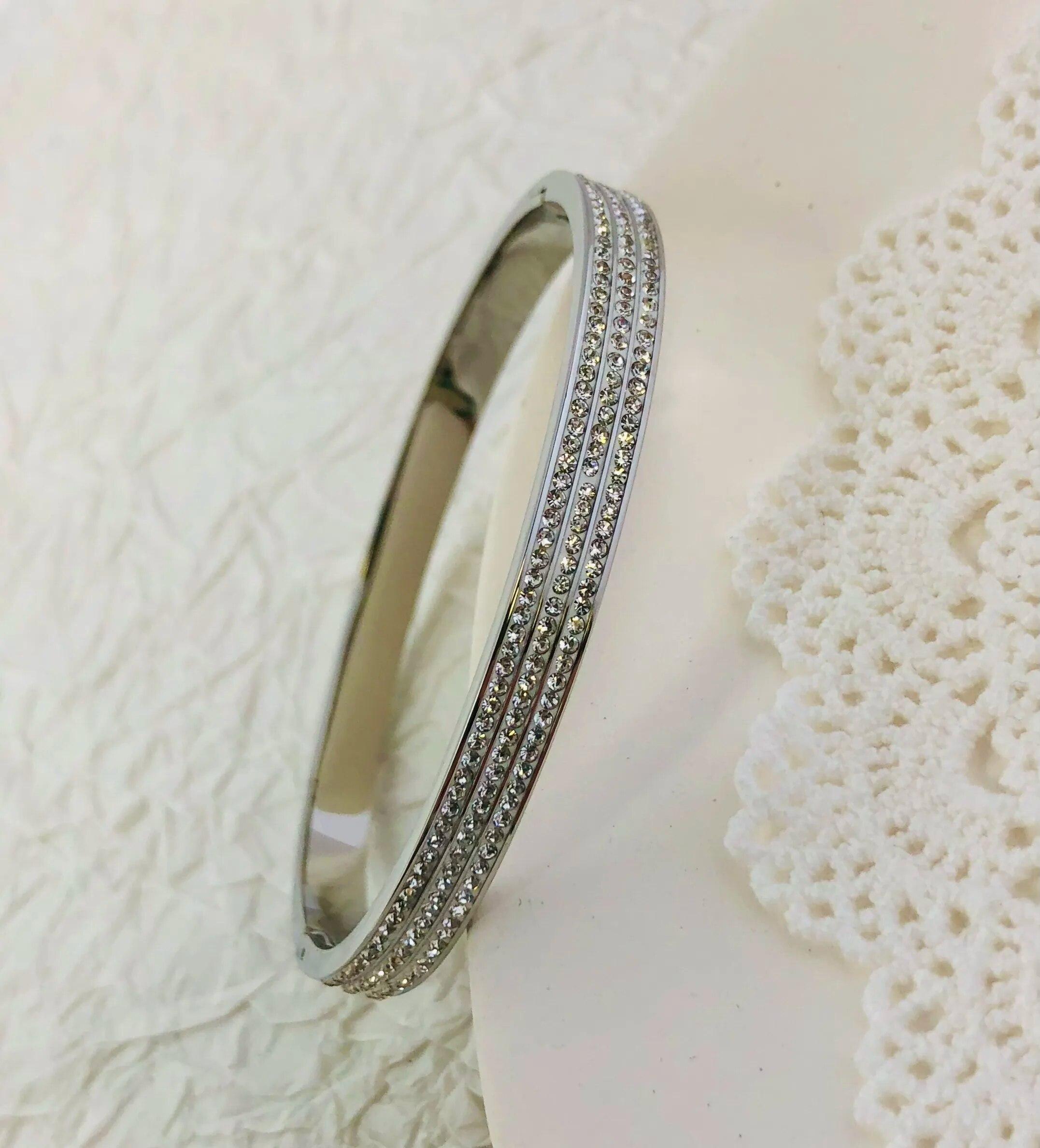 Новый дизайн, инкрустированные цирконом, браслеты и браслеты для женщин, цвета: золотистый, серебряный, нержавеющая сталь, водонепроницаемые, элитные брендовые ювелирные изделия, подарки 58-60mm
Новый дизайн, инкрустированные цирконом, браслеты и браслеты для женщин, цвета: золотистый, серебряный, нержавеющая сталь, водонепроницаемые, элитные брендовые ювелирные изделия, подарки 58-60mm