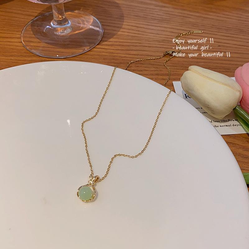 Ожерелье с изображением счастливой сумки из нефрита в китайском стиле - женская легкая роскошная цепочка на ключицу из титановой стали X1323 золотой
Ожерелье с изображением счастливой сумки из нефрита в китайском стиле - женская легкая роскошная цепочка на ключицу из титановой стали X1323 золотой