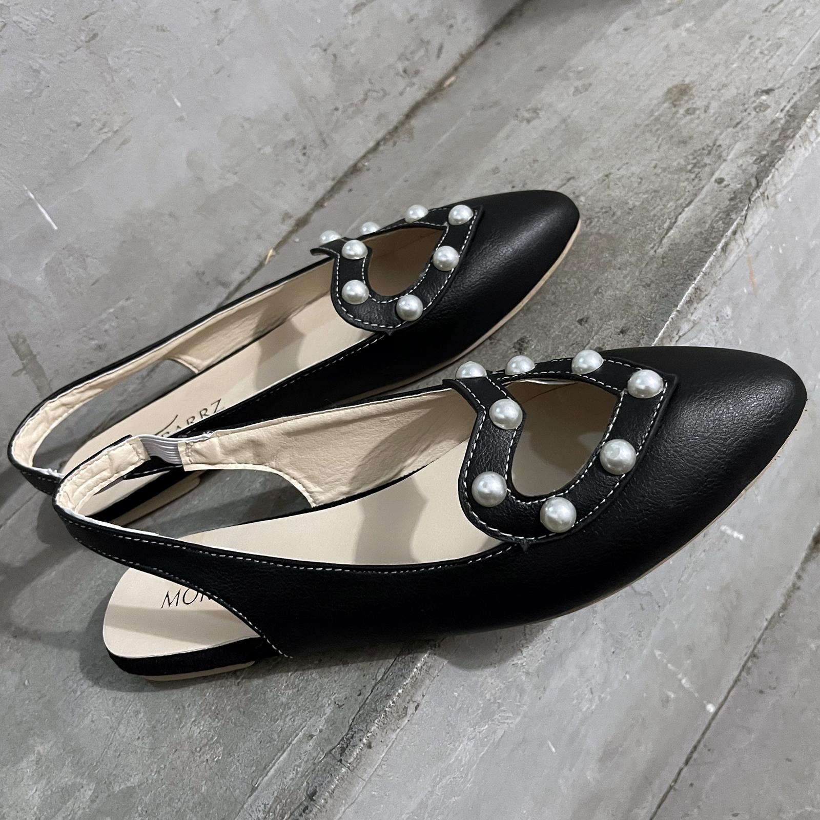 Повсякденне взуття на плоскій підошві великого розміру. Жіноче взуття з гострим носком із порожнистими бісером із стразами у формі серця. Солодкі одинарні туфлі 35-43 35 чорний
Повсякденне взуття на плоскій підошві великого розміру. Жіноче взуття з гострим носком із порожнистими бісером із стразами у формі серця. Солодкі одинарні туфлі 35-43 35 чорний