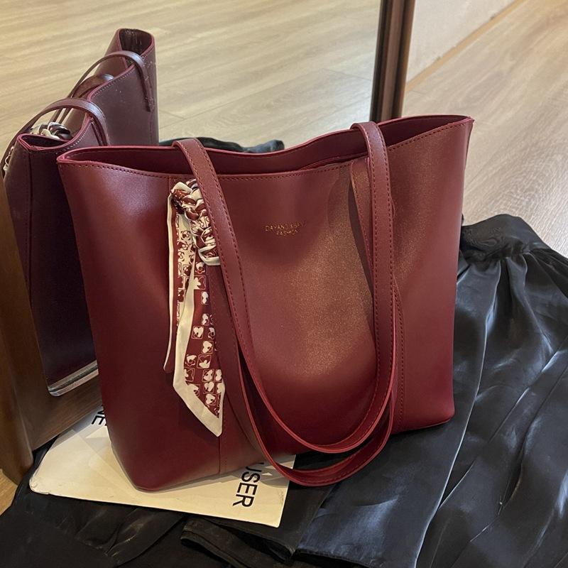 Tote Bag Large Capacity Leather Women S Bag High Sense Shoulder Wedding Bridal Bag Luggage
Tote Bag Large Capacity Leather Women S Bag High Sense Shoulder Wedding Bridal Bag Luggage