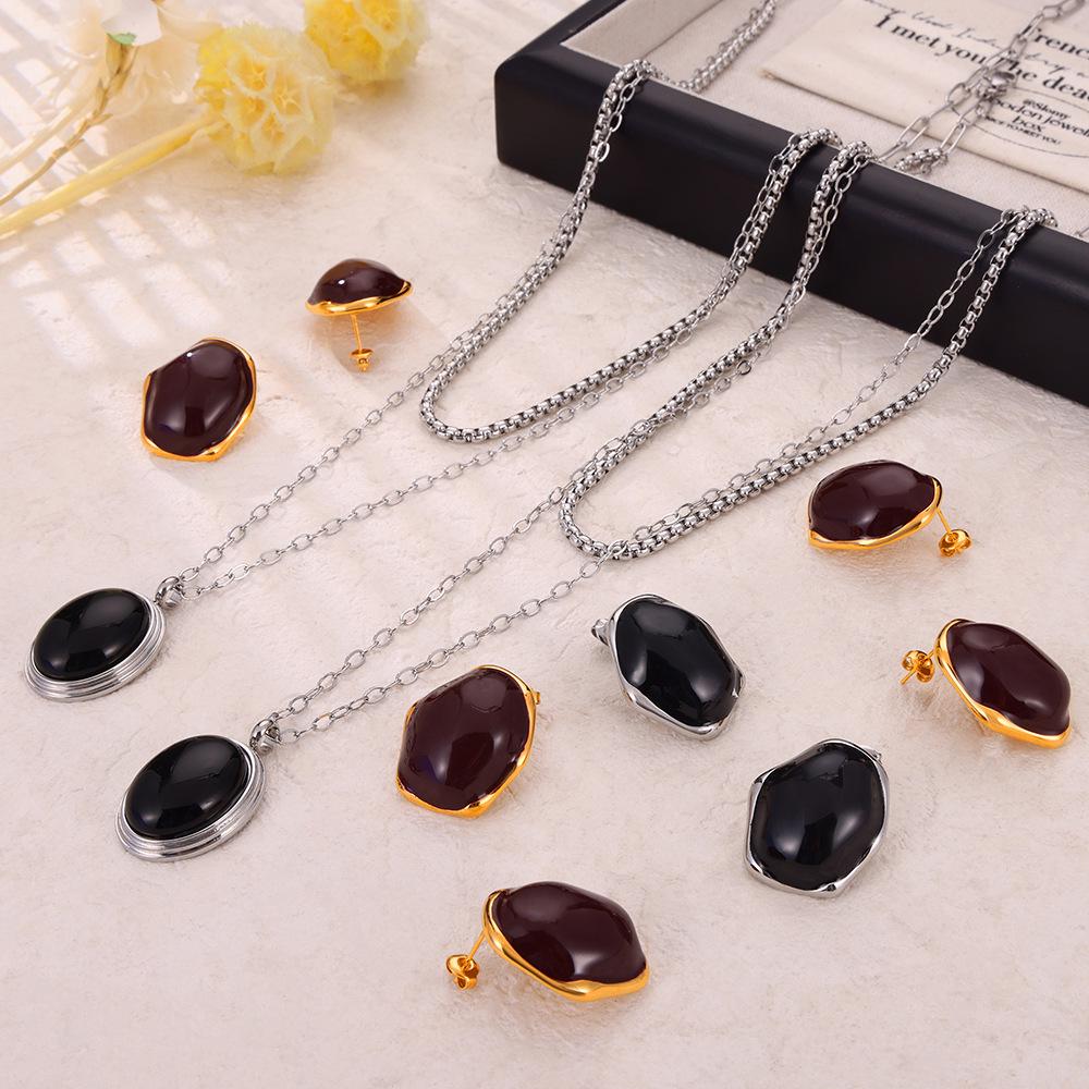 Retro Drip Oil Pendant Earrings & Clavicle Chain Set: Gold-Plated, Titanium Steel, Simple Light Luxury Design
Retro Drip Oil Pendant Earrings & Clavicle Chain Set: Gold-Plated, Titanium Steel, Simple Light Luxury Design