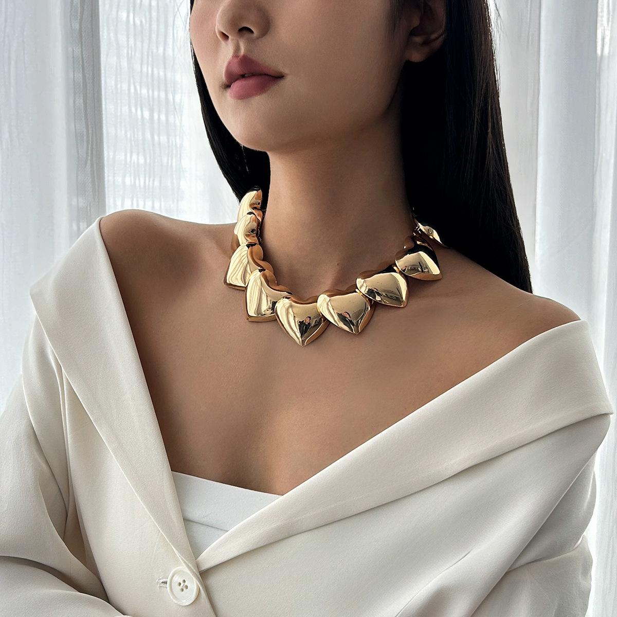 Милый и блестящий ключичный воротник в форме сердца, простая темпераментная короткая чокер-цепочка для женщин
Милый и блестящий ключичный воротник в форме сердца, простая темпераментная короткая чокер-цепочка для женщин