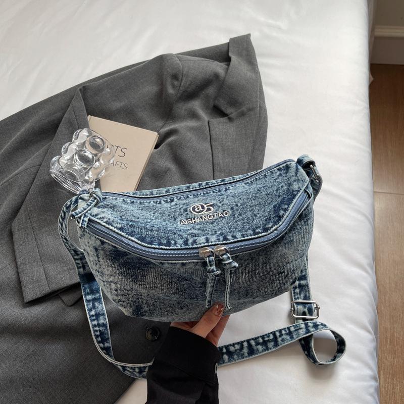 Повседневная спортивная легкая джинсовая сумка женская 2025 осень новая нишевая на плечо сумка-мессенджер простая сумка-седло темно-синий
Повседневная спортивная легкая джинсовая сумка женская 2025 осень новая нишевая на плечо сумка-мессенджер простая сумка-седло темно-синий