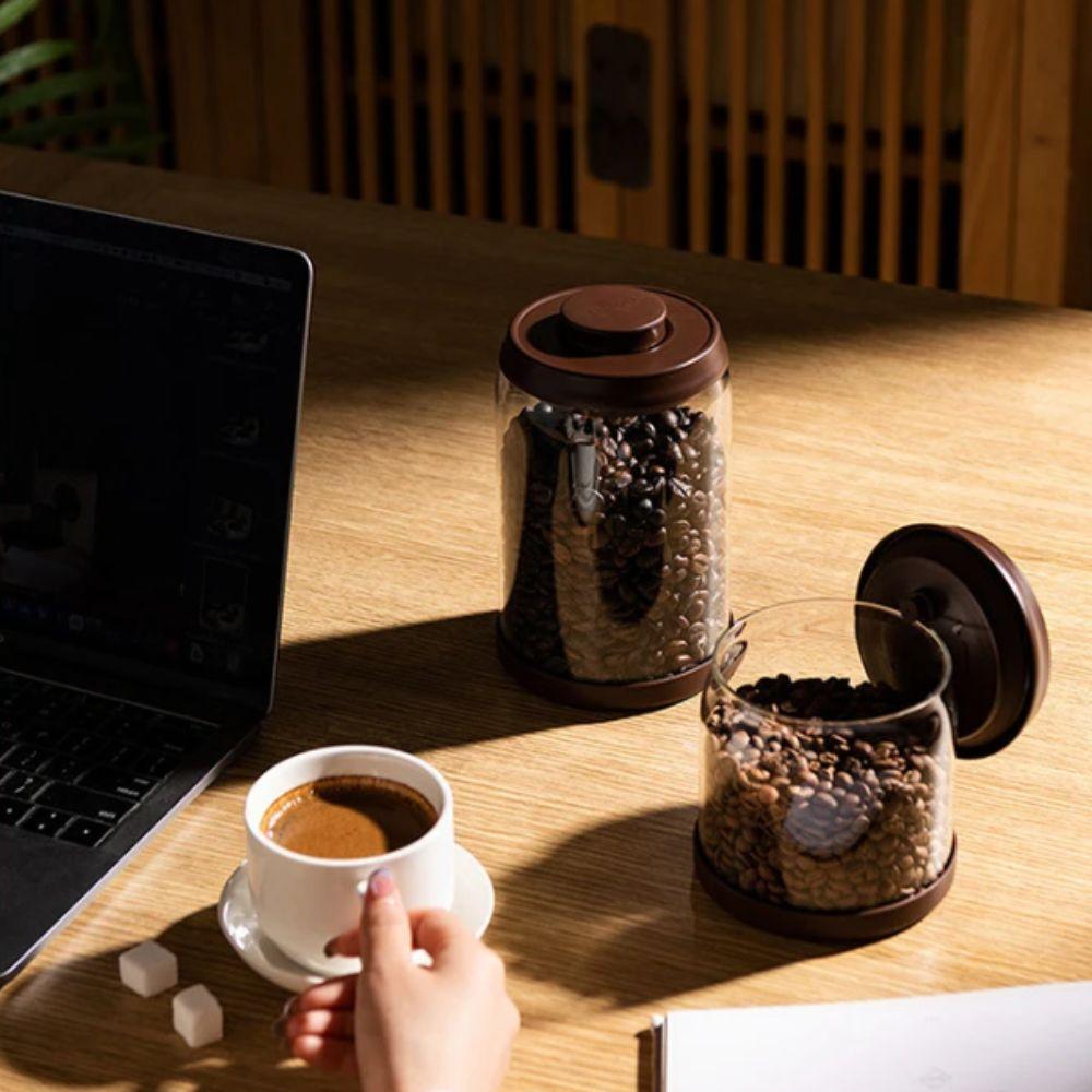 Glass Airtight Coffee Canister Press-type Coffee Storage Jar CO2 Releasing Food Storage Box Sugar 900ml
Glass Airtight Coffee Canister Press-type Coffee Storage Jar CO2 Releasing Food Storage Box Sugar 900ml