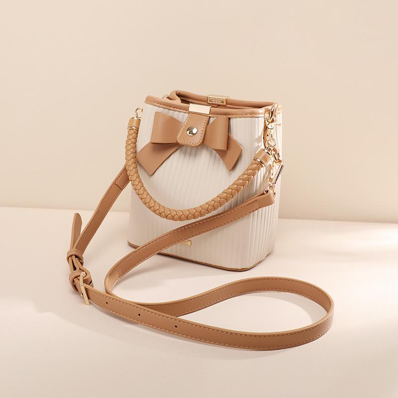 Женский нишевый дизайн Advanced Single Shoulder Bag Универсальная сумка Messenger Bucket Bag Сумка большой емкости Сумка
Женский нишевый дизайн Advanced Single Shoulder Bag Универсальная сумка Messenger Bucket Bag Сумка большой емкости Сумка