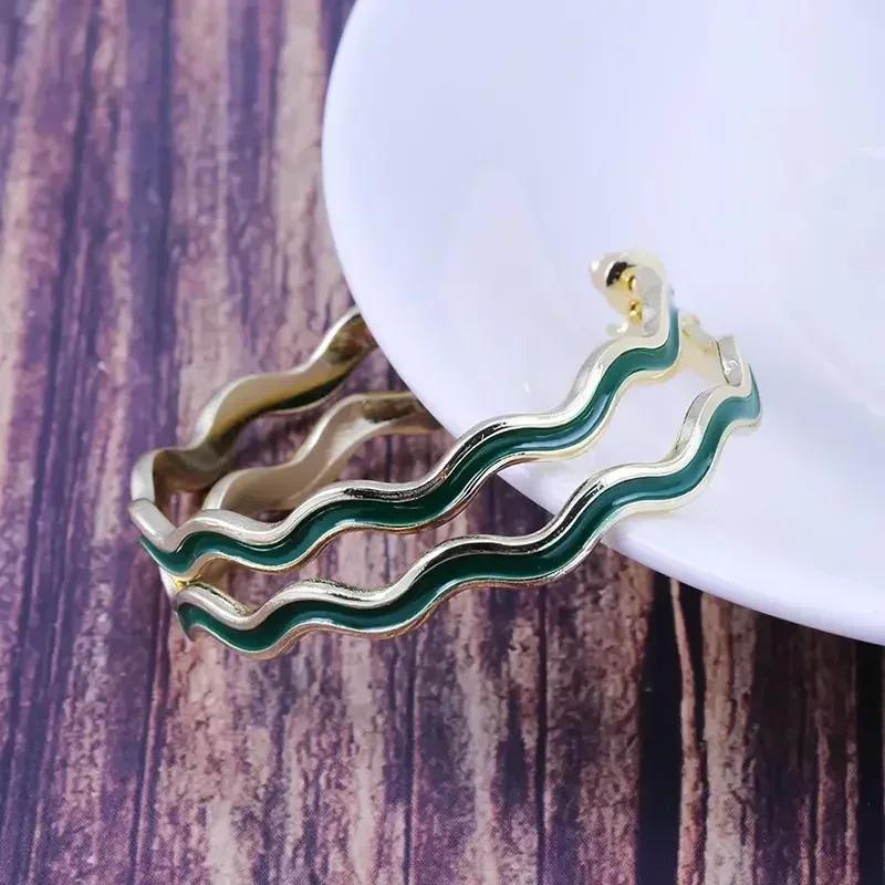Huitan 2026 Hoop Earrings Trendy Romantic Big Wave Loop Two Color Chooseable Top Fashion Beach Accessories Summer Arrival
Huitan 2026 Hoop Earrings Trendy Romantic Big Wave Loop Two Color Chooseable Top Fashion Beach Accessories Summer Arrival