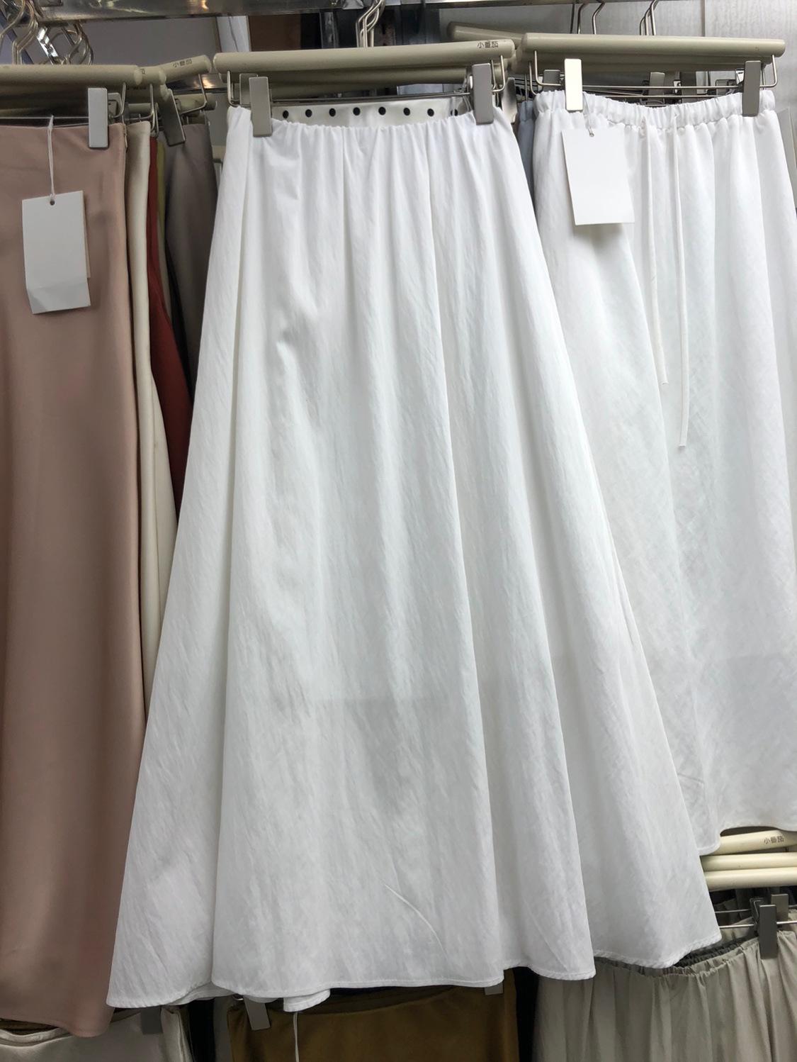 2025 весна ленивый ветер однотонная юбка маятникового А-образного силуэта юбка женская Han Fan простая плиссированная драпировка универсальное платье average size
2025 весна ленивый ветер однотонная юбка маятникового А-образного силуэта юбка женская Han Fan простая плиссированная драпировка универсальное платье average size