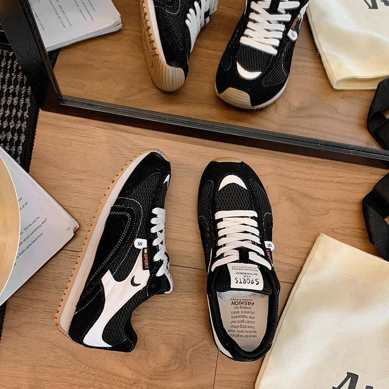 Korean version 2025 new retro jogging German training shoes female panda black mesh breathable casual ins trendy sports shoes 40 чорний
Korean version 2025 new retro jogging German training shoes female panda black mesh breathable casual ins trendy sports shoes 40 чорний