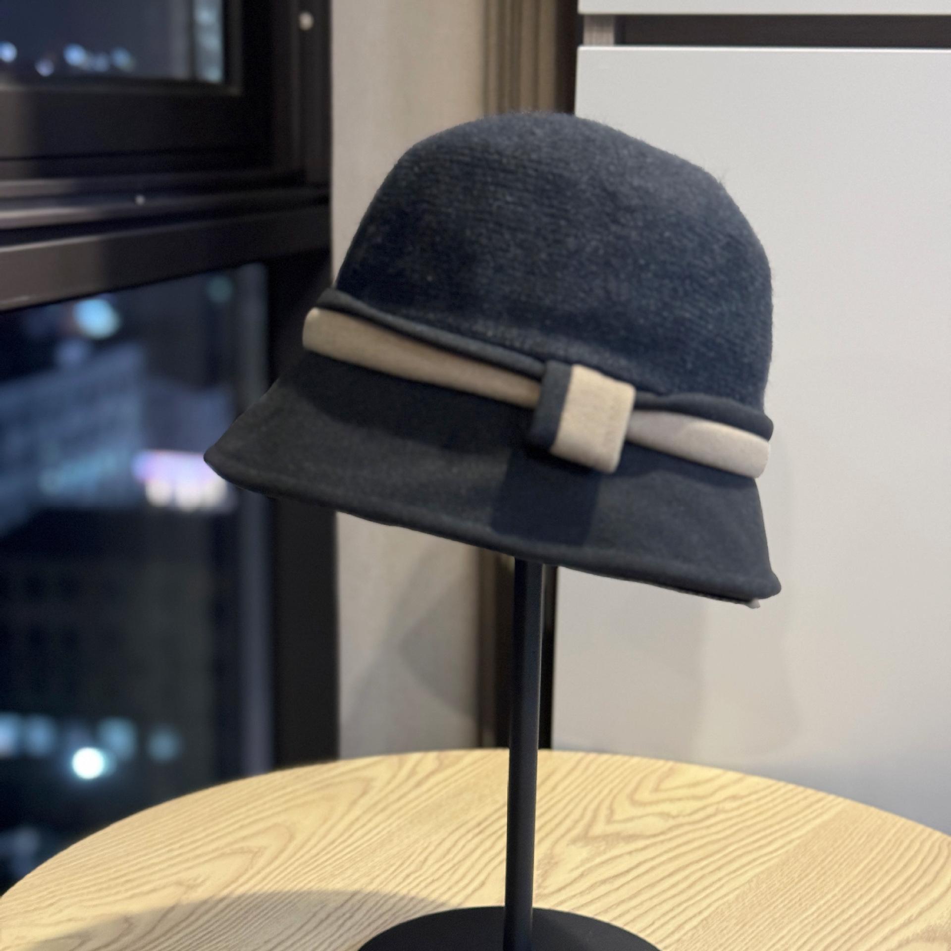 The new French-style Hepburn-inspired tweed fisherman s hat for women features a wide brim that accentuates the face. It s perfect for autumn and Adult54-60Adjustable чёрный
The new French-style Hepburn-inspired tweed fisherman s hat for women features a wide brim that accentuates the face. It s perfect for autumn and Adult54-60Adjustable чёрный