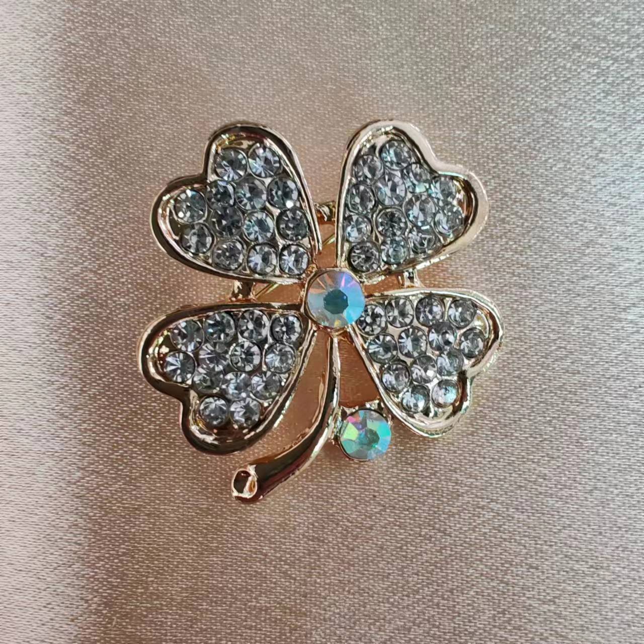 Брошка High-End Sense Niche Легкий розкішний костюм Бант зі стразами Корсаж Елітний сплав Креативний одяг Аксесуари
Брошка High-End Sense Niche Легкий розкішний костюм Бант зі стразами Корсаж Елітний сплав Креативний одяг Аксесуари