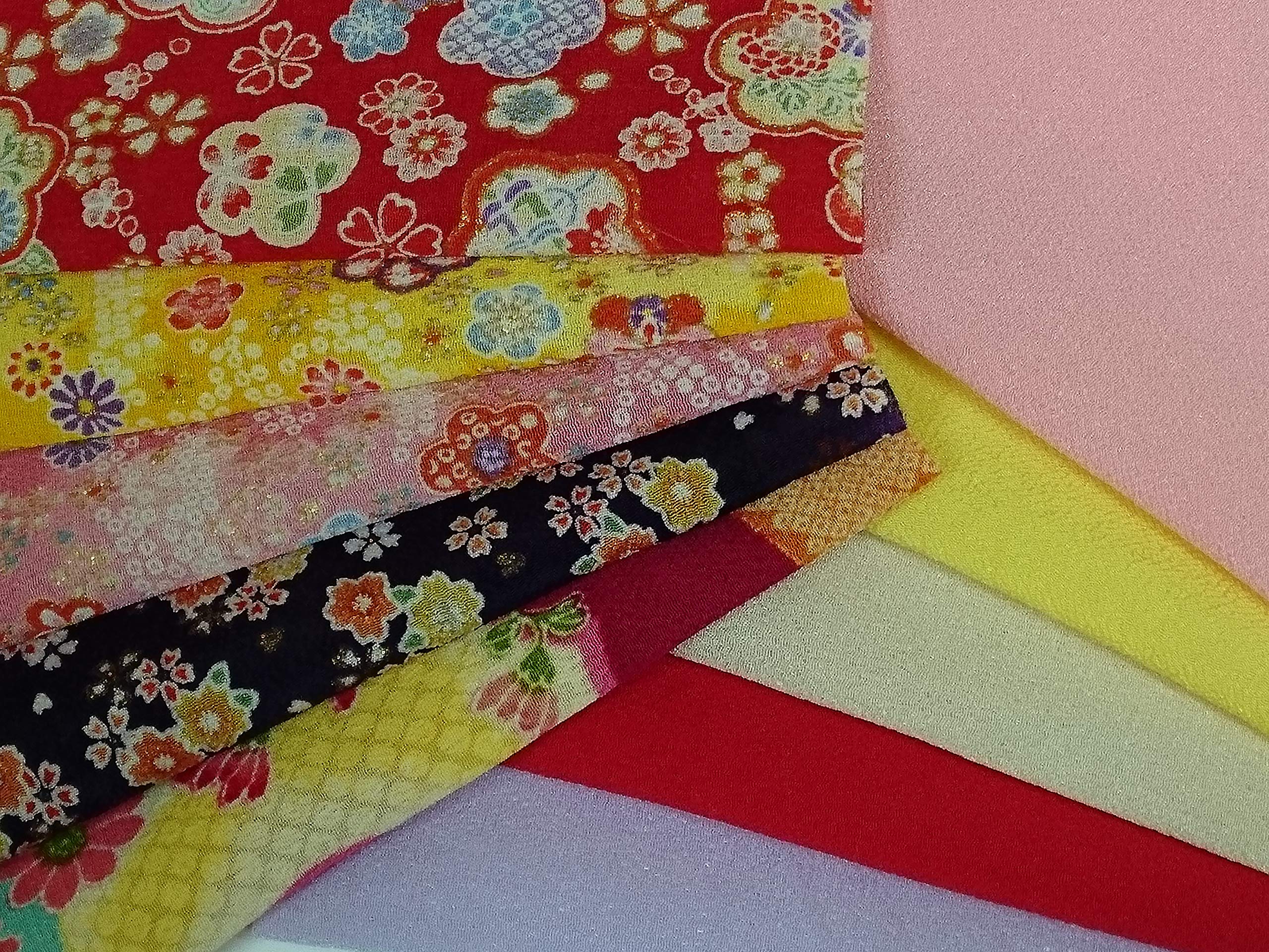 Ichigoe Chirimen for Tsumami Zaiku Set of 5 floral patterns and 5 plain patterns Cut Chirimen
Ichigoe Chirimen for Tsumami Zaiku Set of 5 floral patterns and 5 plain patterns Cut Chirimen