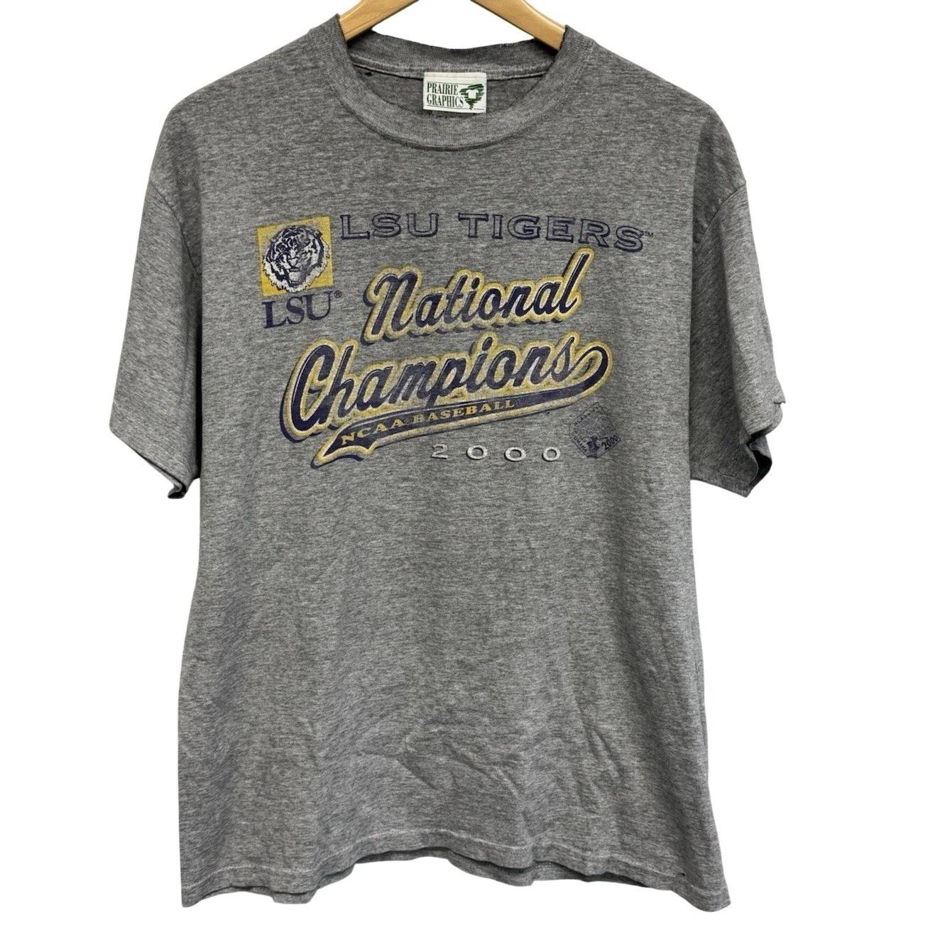VTG LSU Tigers Baseball CWS National Champions 2000 Graphic Tee Paper Thin Sz LG M
VTG LSU Tigers Baseball CWS National Champions 2000 Graphic Tee Paper Thin Sz LG M