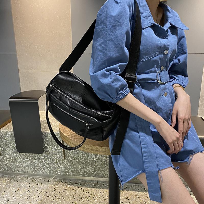 New Women s Bag, Large Capacity Single Shoulder Bag, Simple Solid Color Crossbody Bag, Soft Leather PU Trendy Fitness Bag
New Women s Bag, Large Capacity Single Shoulder Bag, Simple Solid Color Crossbody Bag, Soft Leather PU Trendy Fitness Bag