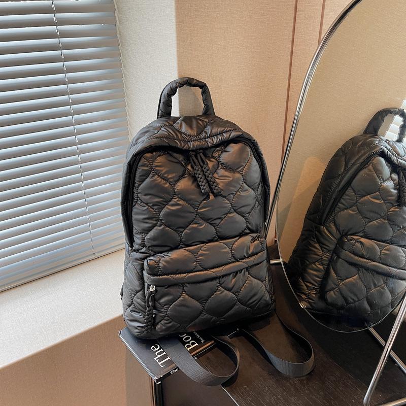 Rhombus embroidered thread bag, summer backpack, new casual college student large-capacity handbag, backpack. чорний
Rhombus embroidered thread bag, summer backpack, new casual college student large-capacity handbag, backpack. чорний