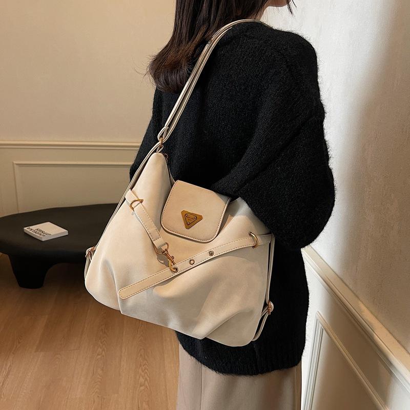 Retro underarm bag women s 2025 new backpack, high-end commuting large-capacity tote bag 32*14*29 чёрный
Retro underarm bag women s 2025 new backpack, high-end commuting large-capacity tote bag 32*14*29 чёрный