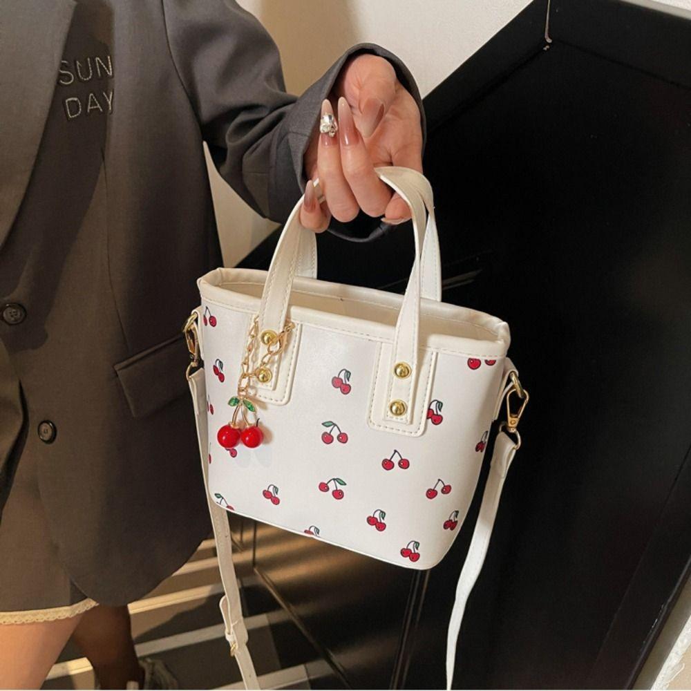 Cherry Pendant Bucket Shoulder Bag Large Capacity Square Tote Bag Cherry Crossbody Bag Streetwear білий
Cherry Pendant Bucket Shoulder Bag Large Capacity Square Tote Bag Cherry Crossbody Bag Streetwear білий