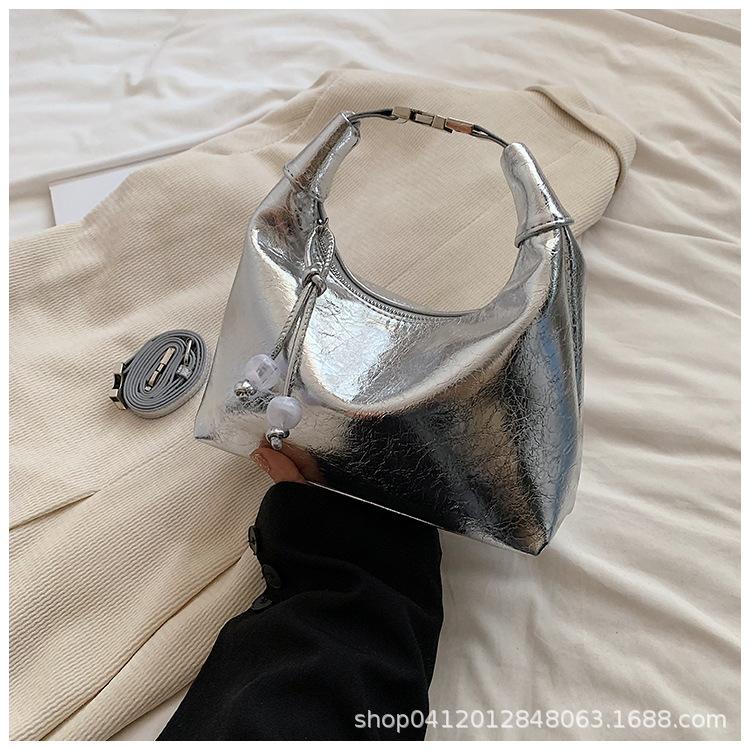 Модный взрыв маленькая сумка дизайнерская нишевая сумка-мессенджер женская 2025 новая популярная женская сумка на плечо для通勤 серебряный
Модный взрыв маленькая сумка дизайнерская нишевая сумка-мессенджер женская 2025 новая популярная женская сумка на плечо для通勤 серебряный