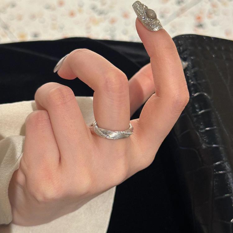 Кольцо Niche High-End с матовым витым цирконием, женское, ретро, легкое, роскошное, модное, индивидуальное, изысканное, универсальное кольцо
Кольцо Niche High-End с матовым витым цирконием, женское, ретро, легкое, роскошное, модное, индивидуальное, изысканное, универсальное кольцо