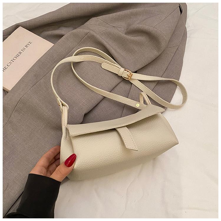 2025 new fashionable high-quality textured messenger bag popular versatile simple bag women s commuter bag
2025 new fashionable high-quality textured messenger bag popular versatile simple bag women s commuter bag
