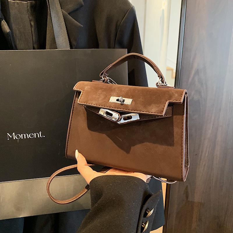 Ретро матовая женская сумочка 2025: Новая модная сумка Kelly через плечо и кроссбоди в стиле легкой роскоши
Ретро матовая женская сумочка 2025: Новая модная сумка Kelly через плечо и кроссбоди в стиле легкой роскоши