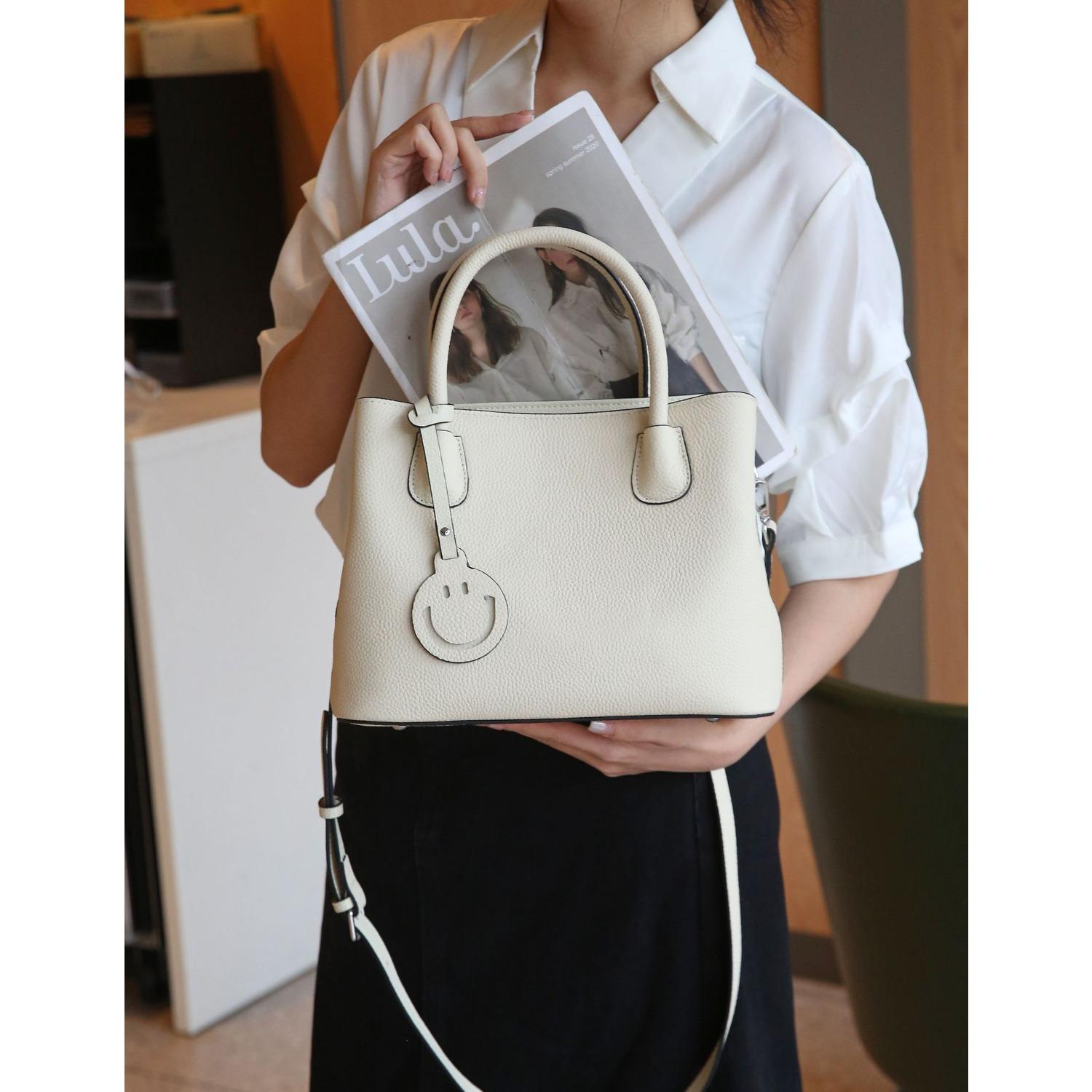 Женская сумка из коровьей кожи, одноплечевая, нишевая, модная, большой вместимости, практичная, в форме ракушки, для покупок, через плечо белый
Женская сумка из коровьей кожи, одноплечевая, нишевая, модная, большой вместимости, практичная, в форме ракушки, для покупок, через плечо белый