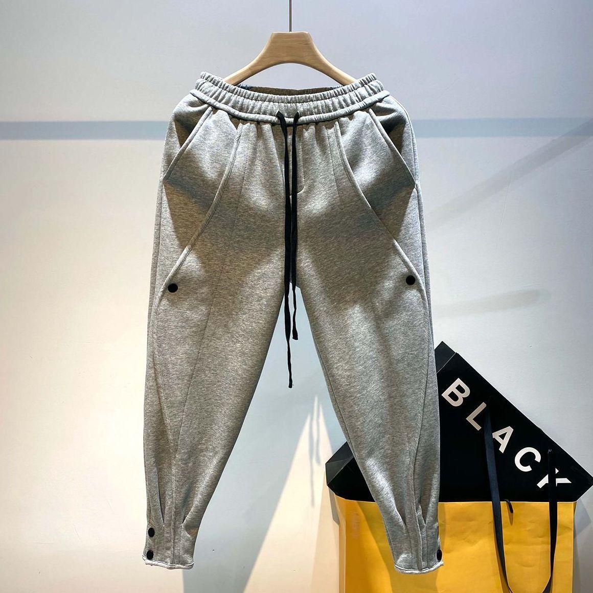 Дизайнерские брюки-шаровары для мужчин, весна-осень, новые, свободные, с зауженными штанинами, плиссированные, повседневные, модные M серый
Дизайнерские брюки-шаровары для мужчин, весна-осень, новые, свободные, с зауженными штанинами, плиссированные, повседневные, модные M серый