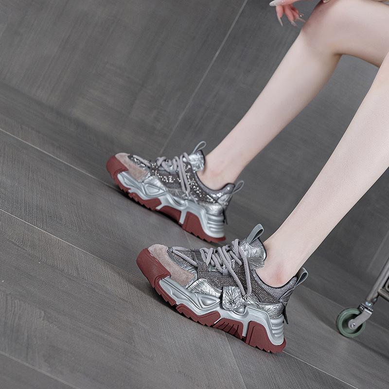 Thick-soled heightening women s spring new versatile leather casual sports shoes 35 серый
Thick-soled heightening women s spring new versatile leather casual sports shoes 35 серый