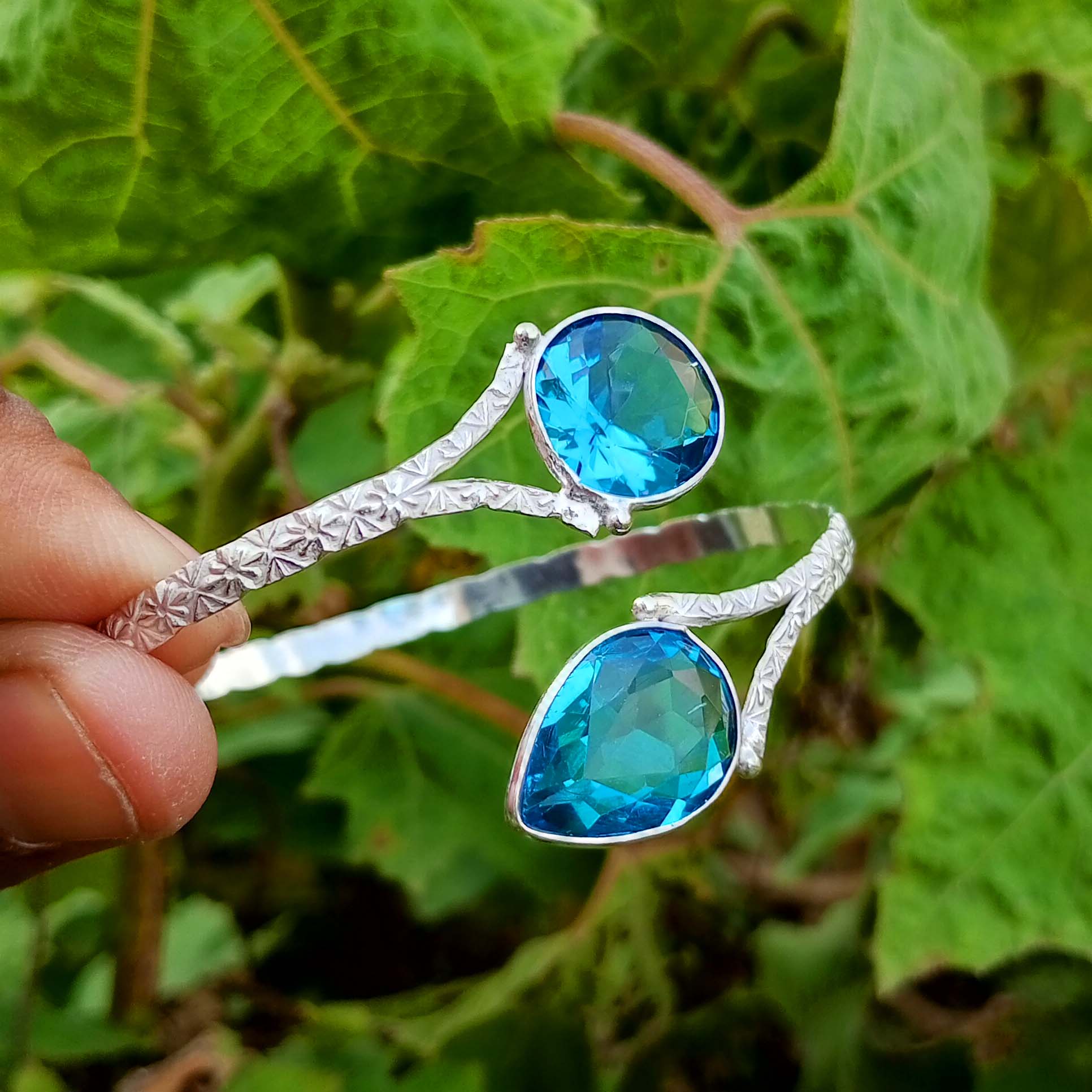 Граненый стеклянный драгоценный камень Стерлингового серебра 925 пробы с покрытием Регулируемый браслет-манжета унисекс/ювелирные изделия-браслет
Граненый стеклянный драгоценный камень Стерлингового серебра 925 пробы с покрытием Регулируемый браслет-манжета унисекс/ювелирные изделия-браслет