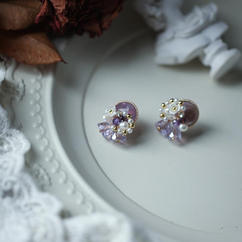 Freshwater pearl stud earrings retro elegance temperament earrings light luxury high-end earrings women
Freshwater pearl stud earrings retro elegance temperament earrings light luxury high-end earrings women