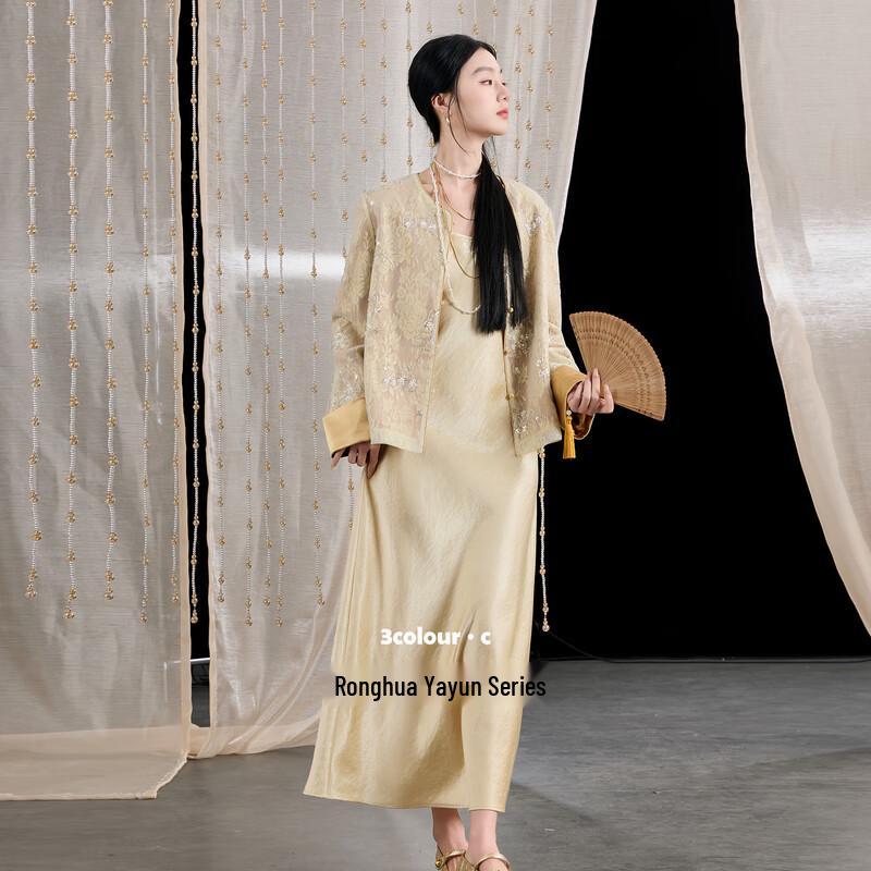 SanCai Gentle Gold Shards Sequin Embroidered Round Neck Cardigan M
SanCai Gentle Gold Shards Sequin Embroidered Round Neck Cardigan M