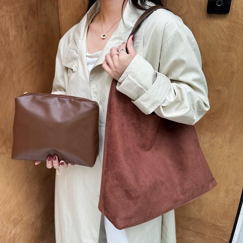 Retro casual commuting large-capacity bag women s new autumn and winter tote bag niche versatile shoulder bag коричневый
Retro casual commuting large-capacity bag women s new autumn and winter tote bag niche versatile shoulder bag коричневый