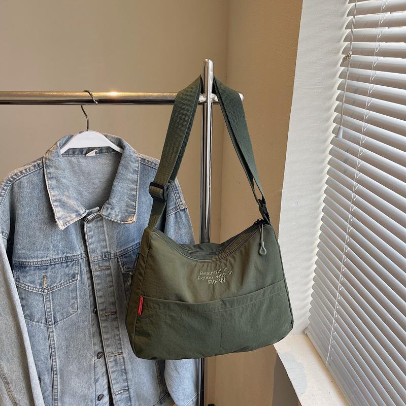 Versatile single shoulder outdoor sports travel messenger bag washed nylon bag retro casual light storage women s bag зелений
Versatile single shoulder outdoor sports travel messenger bag washed nylon bag retro casual light storage women s bag зелений