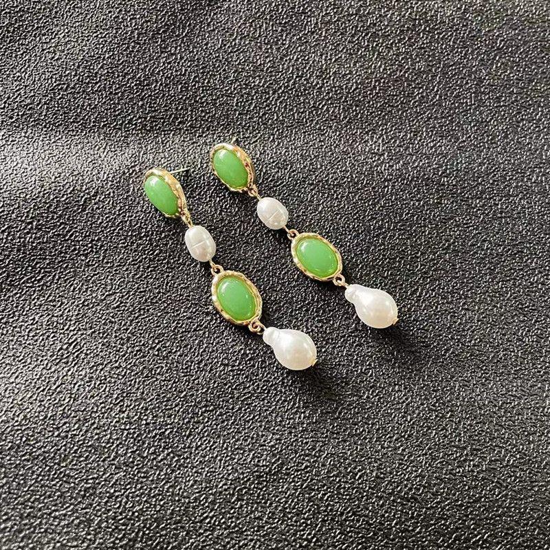 925 Silver Needle Simple European and American Style New Arrival Women s Earrings Stylish Trendy Special-Shaped Pearl Combination Pendant Earrings Green Steel Needle
925 Silver Needle Simple European and American Style New Arrival Women s Earrings Stylish Trendy Special-Shaped Pearl Combination Pendant Earrings Green Steel Needle