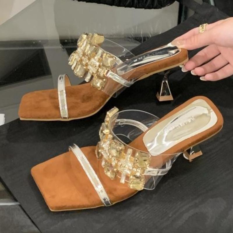 Fashion Luxury Rhinestone Brand Designer Slippers Women Fashion Transparent PVC Narrow Band Slide Sandals Elegant Wedding Bridal Shoes 39
Fashion Luxury Rhinestone Brand Designer Slippers Women Fashion Transparent PVC Narrow Band Slide Sandals Elegant Wedding Bridal Shoes 39