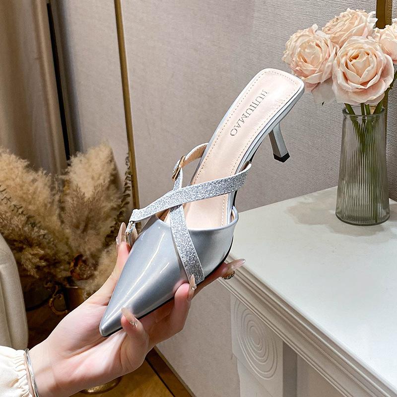 Французские туфли на высоком каблуке женские 2025 новые темпераментные босоножки с перекрестными пряжками тонкие заостренные одинарные туфли из лакированной кожи сзади пустые 42 серебряный
Французские туфли на высоком каблуке женские 2025 новые темпераментные босоножки с перекрестными пряжками тонкие заостренные одинарные туфли из лакированной кожи сзади пустые 42 серебряный