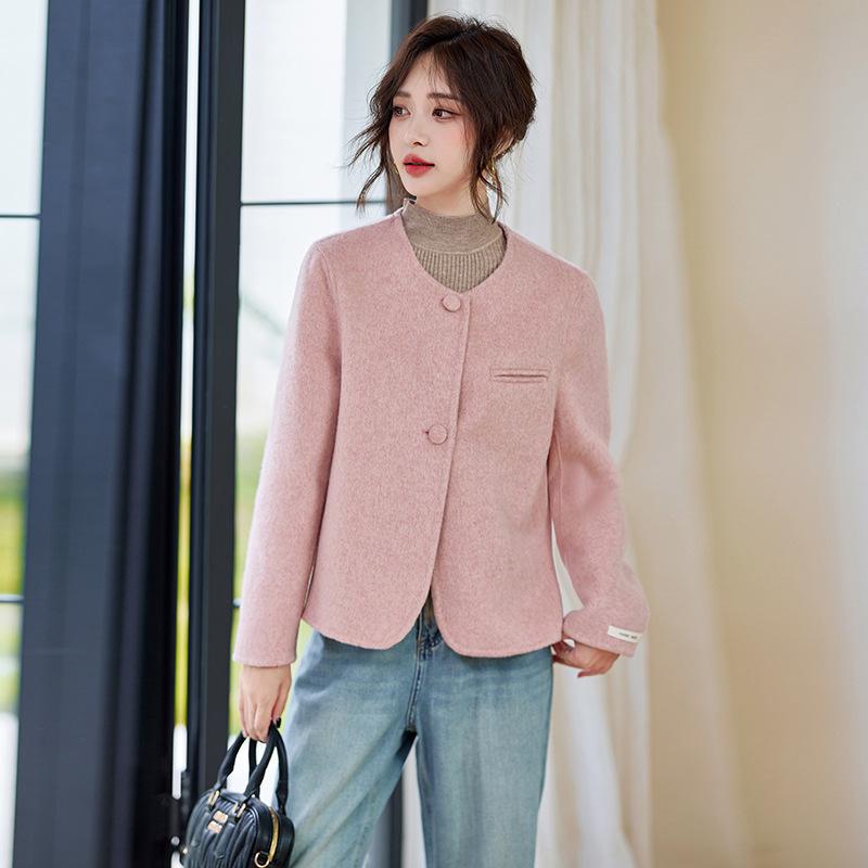 Spring and Autumn new design temperament double-sided wool coat women s crew neck short winter coat S рожевий
Spring and Autumn new design temperament double-sided wool coat women s crew neck short winter coat S рожевий