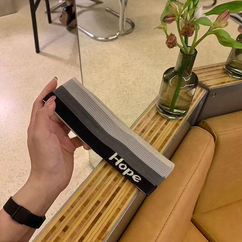 Градиентная повязка на голову с влагоотводящим эффектом для йоги и фитнеса
Градиентная повязка на голову с влагоотводящим эффектом для йоги и фитнеса