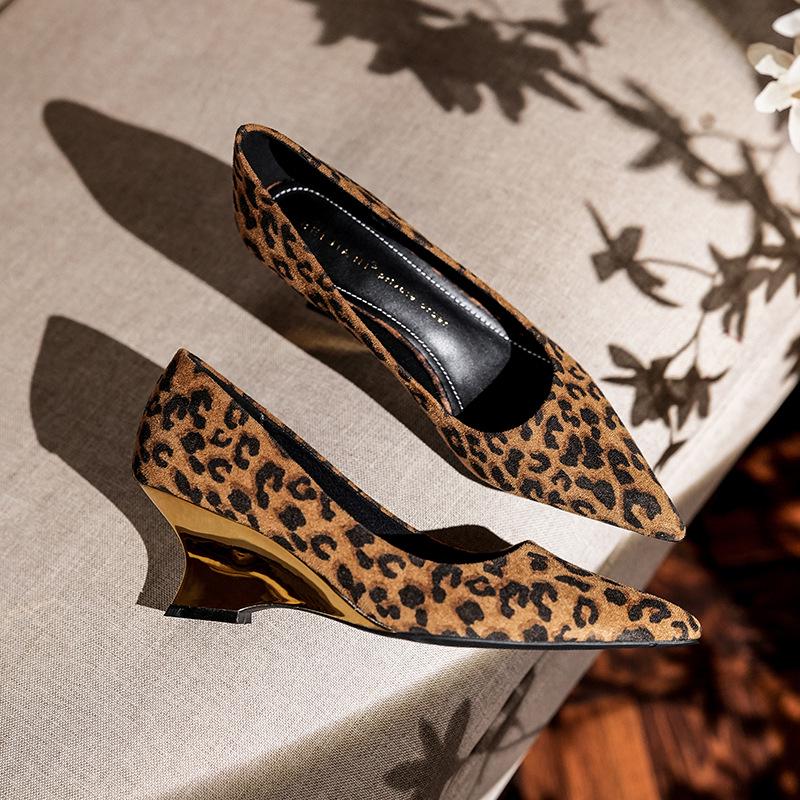 European & American Leopard Print Pointed Toe Wedge Heels for Women - Sheepskin Low-Cut Mary Jane Shoes, 6CM 36 чёрный
European & American Leopard Print Pointed Toe Wedge Heels for Women - Sheepskin Low-Cut Mary Jane Shoes, 6CM 36 чёрный