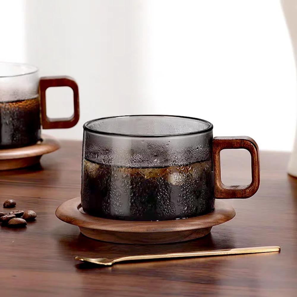 200 мл Стакан для американского латте Кофейная кружка с круглым деревянным подносом Ложка Термостойкая чашка для молочного чая Набор чашек для свежемолотого кофе 200ML
200 мл Стакан для американского латте Кофейная кружка с круглым деревянным подносом Ложка Термостойкая чашка для молочного чая Набор чашек для свежемолотого кофе 200ML