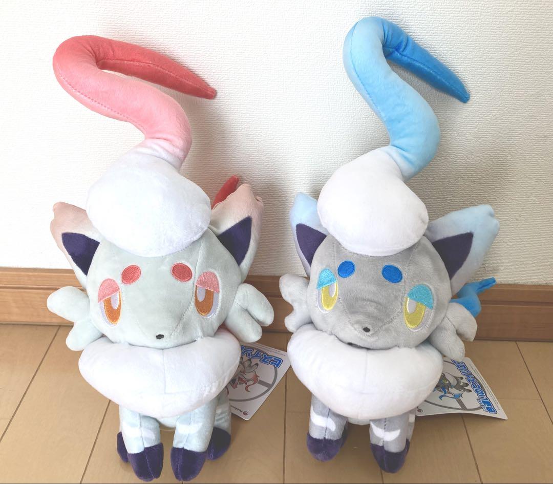 Использованный набор плюшевых кукол Hisuian Zorua и Hisuian Zorua из набора Pokemon Center из 2 предметов
Использованный набор плюшевых кукол Hisuian Zorua и Hisuian Zorua из набора Pokemon Center из 2 предметов