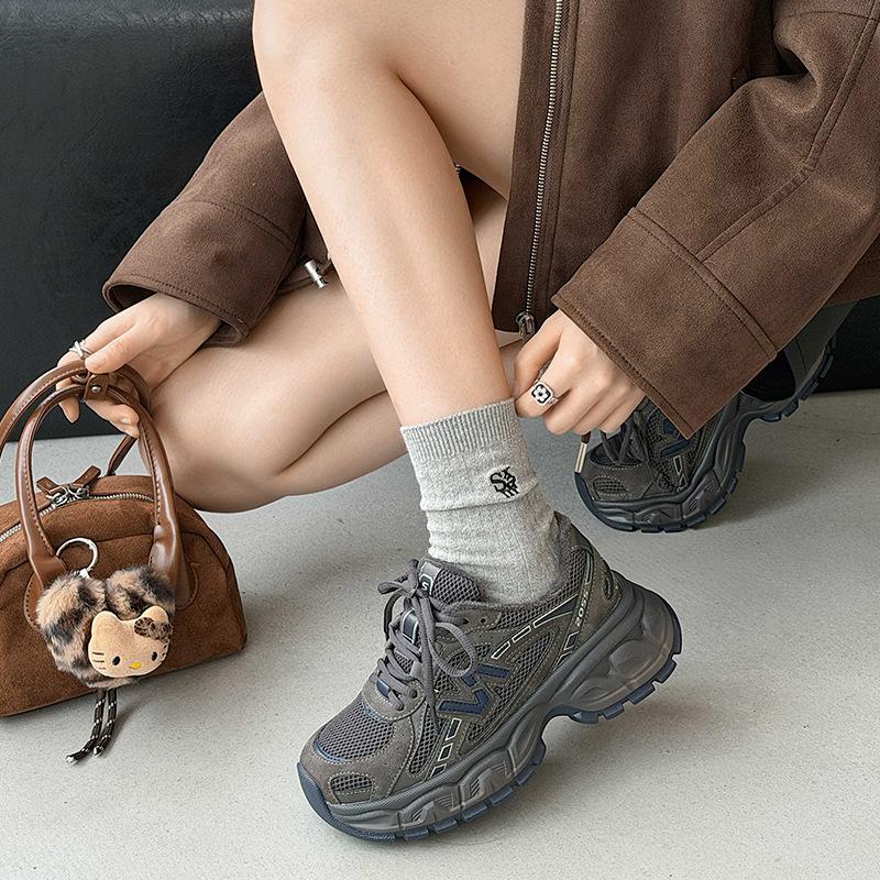 Leather platform velvet shoes women s winter new comfortable and warm versatile casual sports running shoes 40
Leather platform velvet shoes women s winter new comfortable and warm versatile casual sports running shoes 40