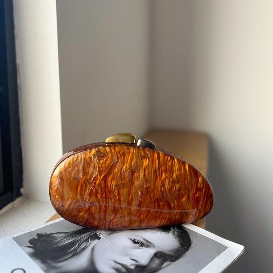 Trendy fashion acrylic bag fluid marble personalized goose egg dinner messenger bag светло-коричневого
Trendy fashion acrylic bag fluid marble personalized goose egg dinner messenger bag светло-коричневого