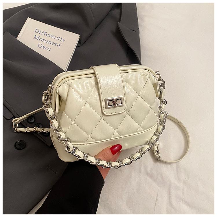High-end diamond messenger bag, small fragrant wind chain women s bag, fashionable and elegant 2025 spring commuting versatile box bag белый
High-end diamond messenger bag, small fragrant wind chain women s bag, fashionable and elegant 2025 spring commuting versatile box bag белый