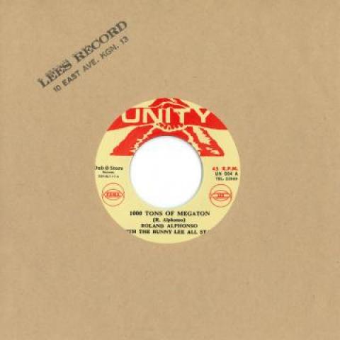 7inch Record ROLAND ALPHONSO - 1000 Tons Of Megaton / Musical Resu DSRBL717 Bunny Lee/Dub S 1969 Japan Reggae, Ska & Dub
7inch Record ROLAND ALPHONSO - 1000 Tons Of Megaton / Musical Resu DSRBL717 Bunny Lee/Dub S 1969 Japan Reggae, Ska & Dub