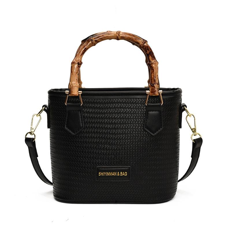 Hand bag, small bucket bag, women s new simple and advanced sense, versatile shoulder bag, niche messenger straw bag чёрный
Hand bag, small bucket bag, women s new simple and advanced sense, versatile shoulder bag, niche messenger straw bag чёрный
